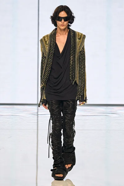 Look 32
